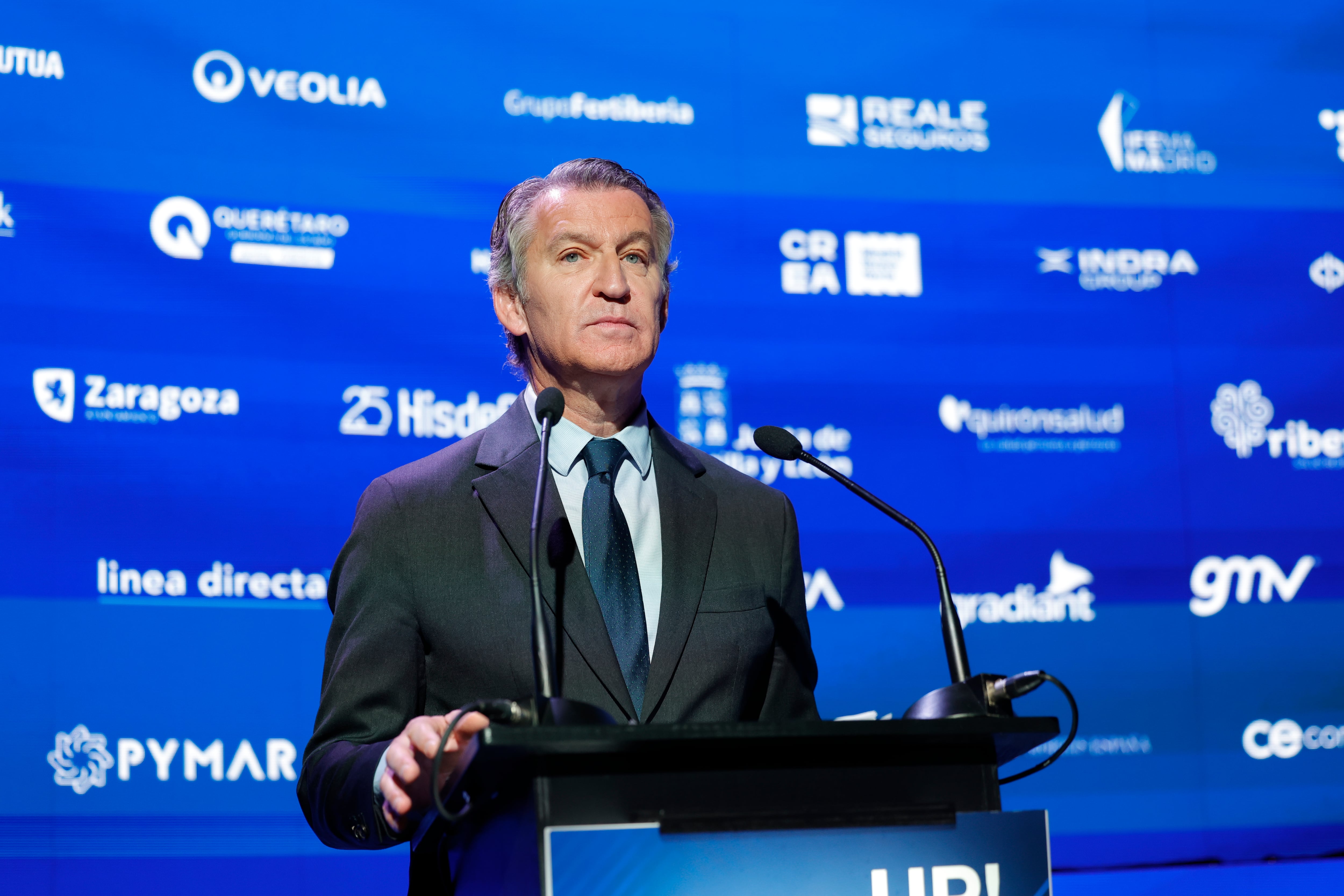 Feijóo acusa al Gobierno de “traicionar los pilares básicos del europeísmo” con la regularización de inmigrantes