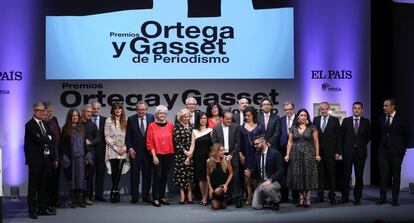 Premiados, jurado y directivos de Prisa en los premios Ortega y Gasset.