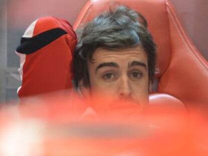 Fernando Alonso, en el &#039;box&#039; de Ferrari en Austin