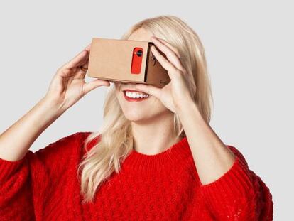 Las gafas Google Cardboard devuelven la vista a una mujer ciega