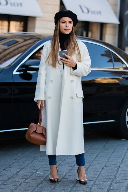 Miroslava Duma es fan de las gorras y las boinas.