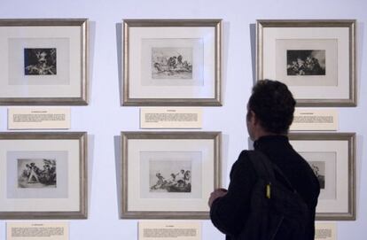 Un aspecto de la exposición de Cádiz dedicada a grabados de Goya.