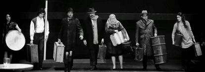 Reparto de la versión teatral de 'El viaje a ninguna parte'.