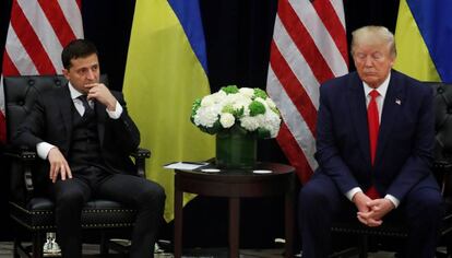 O presidente da Ucrânia, Volodimir Zelenski, ao lado de Donald Trump, na Assembleia Geral da ONU, em 25 de setembro de 2019.