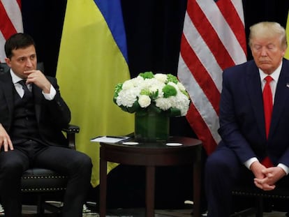 O presidente da Ucrânia, Volodimir Zelenski, ao lado de Donald Trump, na Assembleia Geral da ONU, em 25 de setembro de 2019.