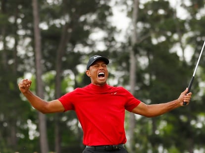 Tiger Woods celebra su victoria en el Masters de Augusta.