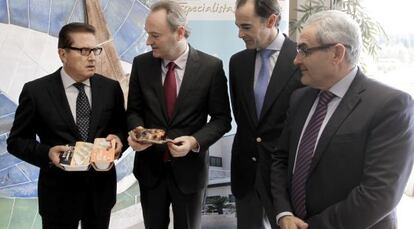 Alberto Fabra visita a la empresa Industria Martinez Loriente S.A. y Platos Tradicionales S.A. en Bu&ntilde;ol.