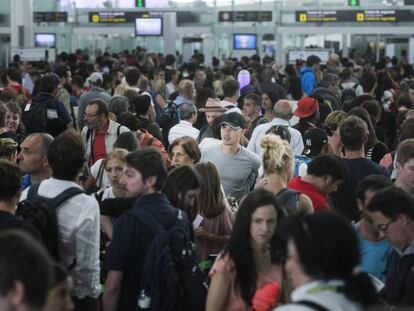 Las colas de pasajeros en el aeropuerto de El Prat.
