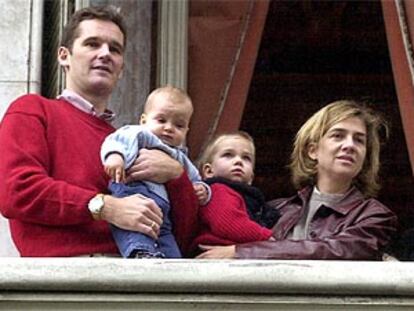 Los Duques de Palma, junto a sus hijos Juan Valentín de Todos los Santos y Pablo Nicolás.