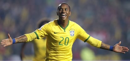 Robinho celebra su gol ante Paraguay