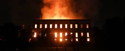 El fuego calcinó el Museo de Río la madrugada del pasado lunes.