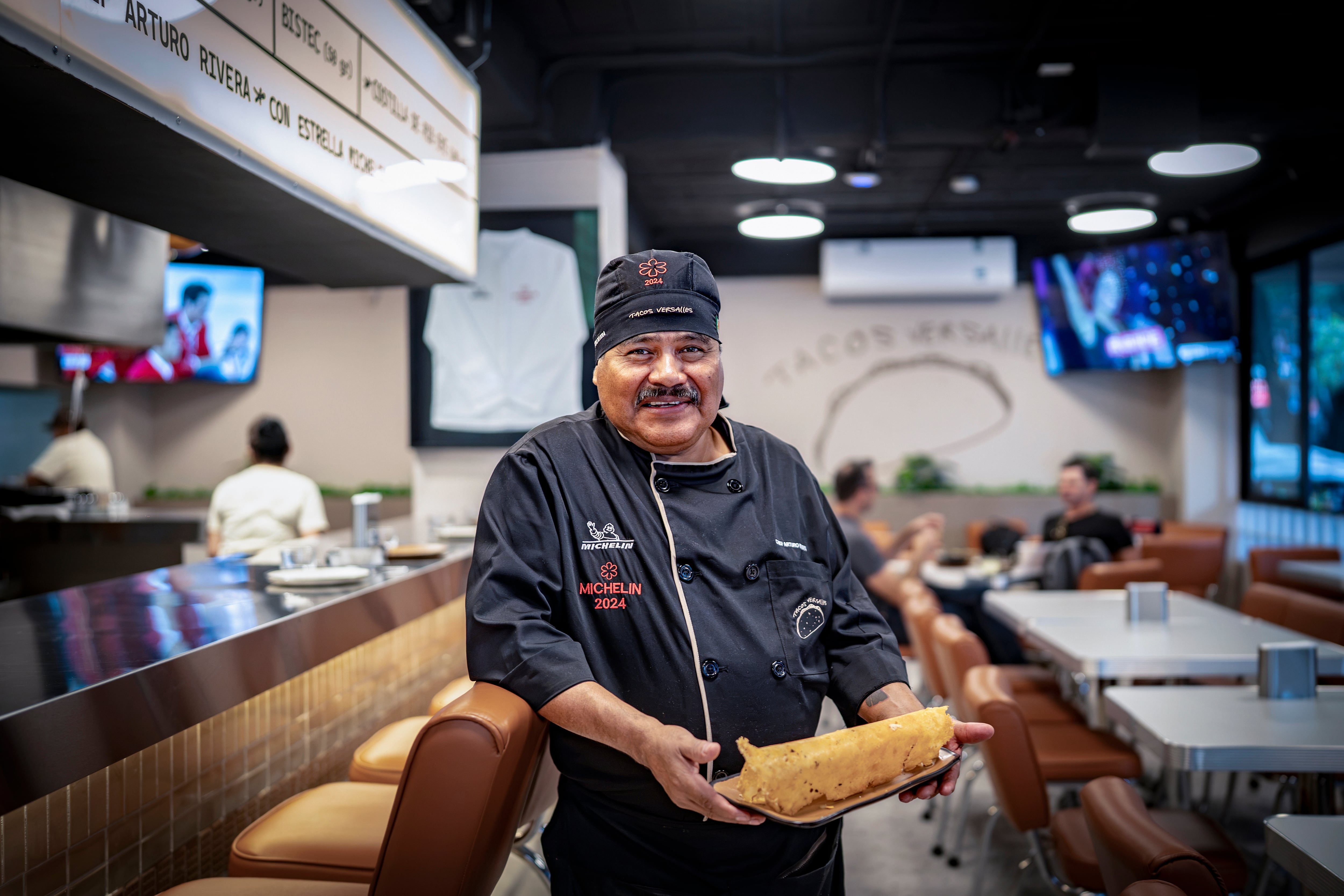 Arturo Rivera Martínez, en el restaurante 'Tacos Versalles', en Ciudad de México, el 3 de septiembre.