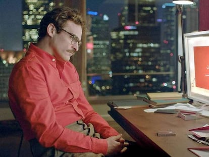 Joaquin Phoenix em uma cena do filme 'Her (Uma História de Amor)'