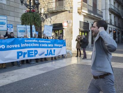 El conseller de Salut, Toni Comín, davant la manifestació a favor de la PrEP, al desembre a Barcelona.