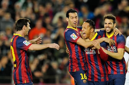 Los jugadores del Barça celebran el 1  0