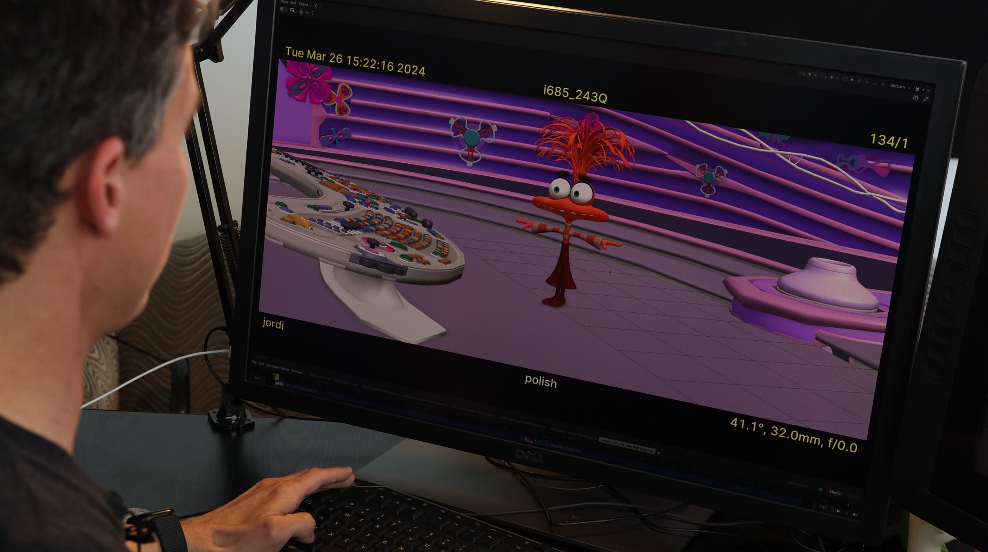 Jordi Oñate Isal, uno de los animadores de Pixar, trabajando con los diseños del personaje Ansiedad de 'Del Revés 2', en la sede de la compañía en Emeryville, California.