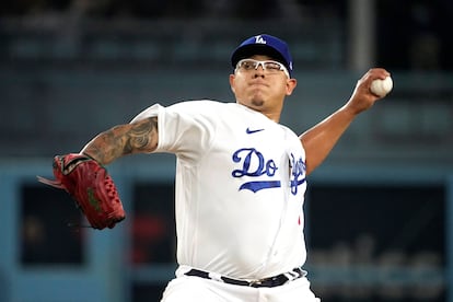 Julio Urías ha sido suspendido dos veces por violar las políticas de la MLB contra la violencia machista.