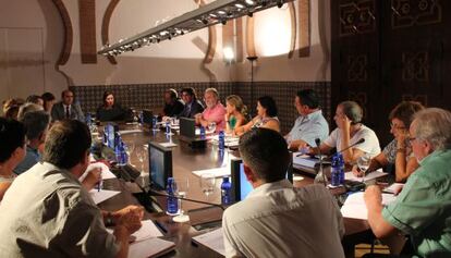 Reunión de la mesa de directores con María José Català y Manuel Tomás.