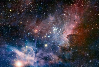 La nebulosa Carina, un panorama de gas, polvo y estrellas, vista en infrarrojo por el telescopio VLT, en Chile.