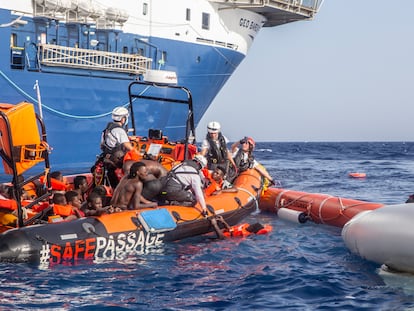 Rescate de 71 personas en el Mediterráneo desde el barco Geo Barents de MSF, el pasado 27 de junio.