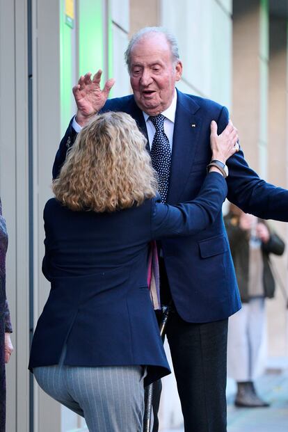 El rey emérito y su hija Elena, durante la celebración del 60º cumpleaños de la infanta, el 20 de diciembre de 2023.  