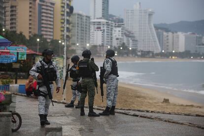 Mexican President Andrés Manuel López Obrador has called on the population to be alert. "Plan DNIII-E and Plan Marina are underway in coordination with the State Government. Move to shelters, stay in safe places: away from rivers, streams, ravines and stay alert," he posted on his social media accounts on Tuesday night. Above, members of the National Guard on a beach in Acapulco, hours before the arrival of Otis. 