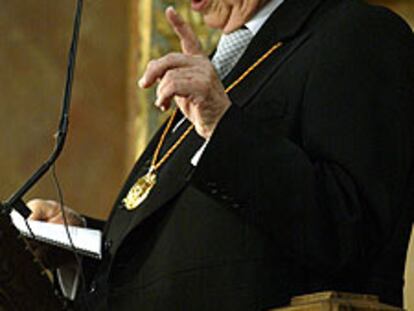 Gonzalo Rojas, durante la lectura de su discurso.