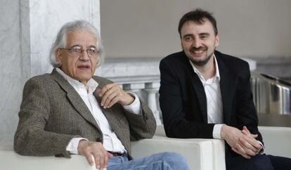 El cineasta chileno, Patricio Guzmán (izquierda), esta mañana junto al Festival de Cine y Derechos Humanos, Josemi Beltrán.
