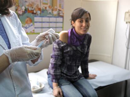 Las embarazadas empiezan a vacunarse de gripe A