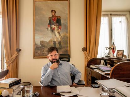 El presidente de Chile, Gabriel Boric, en su oficina en el Palacio de La Moneda, el de 9 de Marzo de 2024.