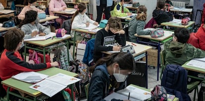 Estudiantes de un colegio público de Valencia en una imagen de archivo.