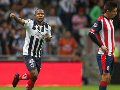 Pab&oacute;n (i) celebra el empate mientras que Brizuela lo lamenta