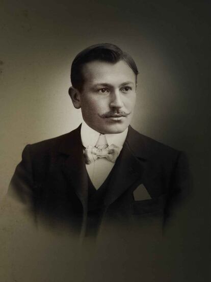 Nacido en Baviera (Alemania) en 1881, Hans Wilsdorf fundó la empresa y se mantuvo al mando durante más de medio siglo.