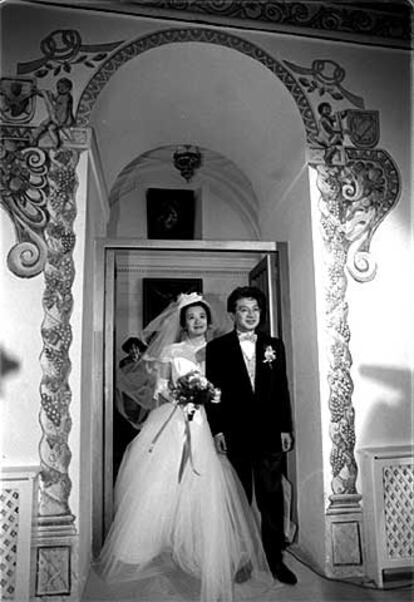 Unos novios japoneses en Chinchón (Madrid). Imagen de archivo.