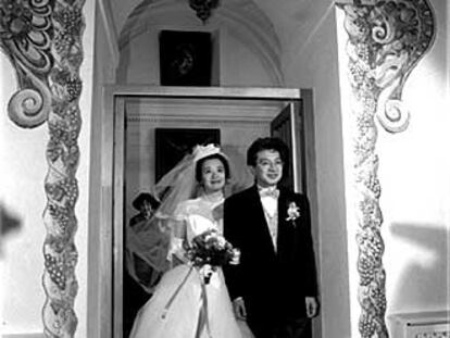 Unos novios japoneses en Chinchón (Madrid). Imagen de archivo.