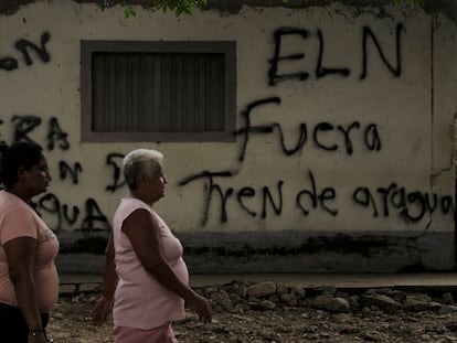 Grafitis alusivos al Tren de Aragua en Cúcuta, cerca de pasos ilegales en la frontera entre Venezuela y Colombia, el 29 de marzo de 2023.