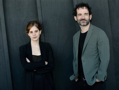 Camila Fabbri y Luis López Carrasco, finalista y ganador respectivamente del premio Herralde de novela 2023.