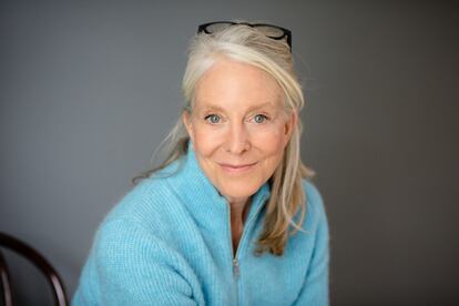 Retrato de Bonnie Garmus, autora de 'Lecciones de química', proporcionada por la editorial Salamandra.