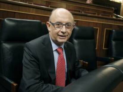 El ministro de Hacienda, Cristóbal Montoro, en su escaño en el Congreso. EFE/Archivo