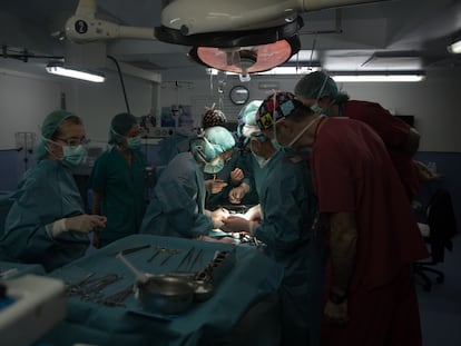Intervención quirúrgica en el Hospital Universitario La Paz, en Madrid.