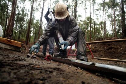 Trabajos de exploraci&oacute;n de Mineira de Corcoesto en diciembre de 2012.