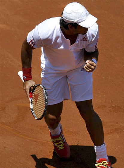 Verdasco celebra un punto frente a Beck.