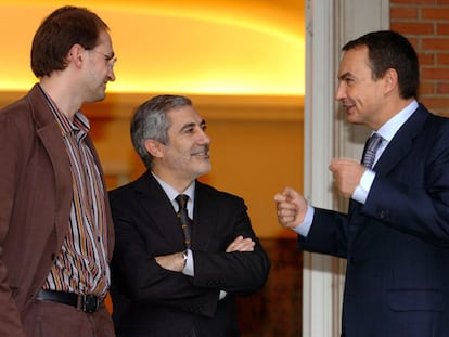 De izquierda a derecha, Joan Herrera, Gaspar Llamazares y José Luis Rodríguez Zapatero, en La Moncloa.