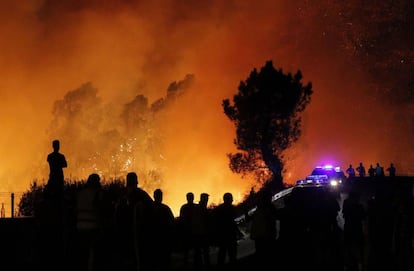 El incendio forestal en la localidad pontevedresa de Chandebrito.
