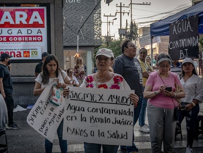 Decenas de vecinos de la alcaldía Benito Juárez durante el bloqueo el pasado 9 de abril.