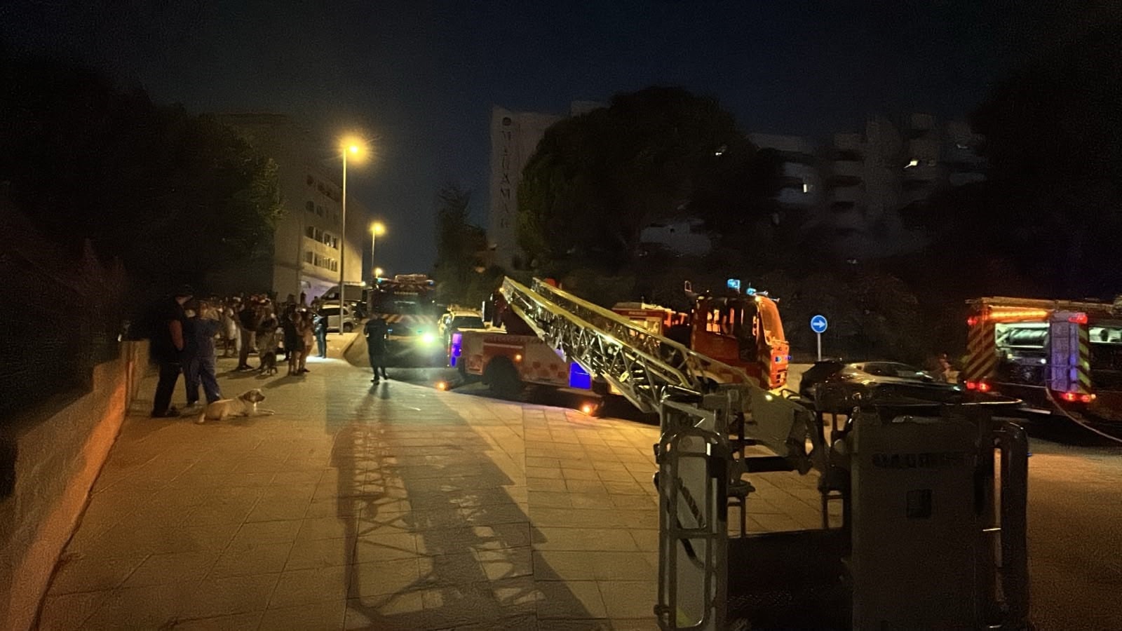 Fallecen dos menores de 10 y 15 años en el incendio de una vivienda en Benalmádena (Málaga)