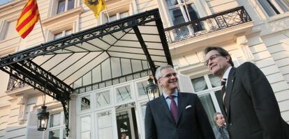 Artur Mas con el presidente de la regi&oacute;n de Flandes, Kris Peeters. 