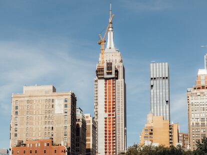 The new skyscraper at 262 Fifth Avenue blocks views of the Empire State Building.