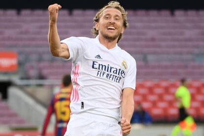 El centrocampista croata del Real Madrid, Luka Modric, festeja el tercer gol.