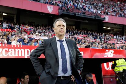 Caparrós, durante el partido del Sevilla ante la Real Sociedad.